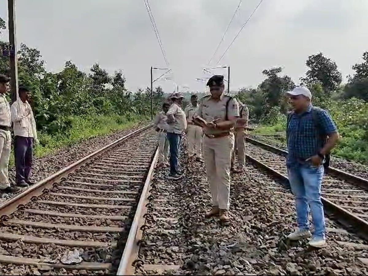 सेना की ट्रेन के सामने किसने लगाए डेटोनेटर, रेलवे बोला- हम करते हैं इस्तेमाल लेकिन सेना की ट्रेन के सामने किसने लगाए डेटोनेटर, रेलवे बोला- हम करते हैं इस्तेमाल लेकिन
