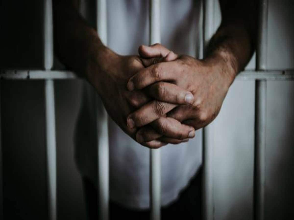 गाजियाबाद में यूट्यूब न्यूज चैनल का मालिक अरेस्ट, पूर्व आर्मी चीफ पर की थी पोस्ट गाजियाबाद में यूट्यूब न्यूज चैनल का मालिक अरेस्ट, पूर्व आर्मी चीफ पर की थी पोस्ट