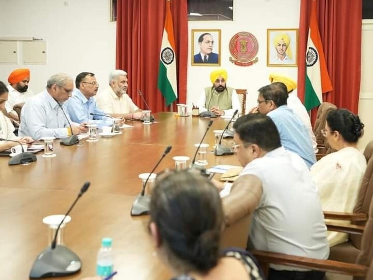 पंजाब CM भगवंत मान को अस्पताल से मिली छुट्टी, तुरंत काम पर लौटे पंजाब CM भगवंत मान को अस्पताल से मिली छुट्टी, तुरंत काम पर लौटे