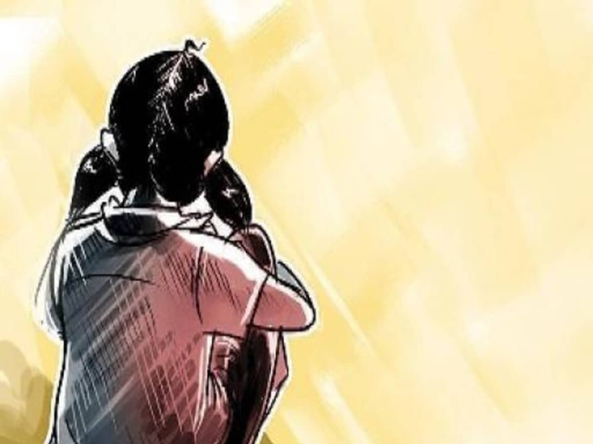 उत्तराखंड में नेपाली मूल की 5 साल की बच्ची से छेड़छाड़, भारी संख्या में इकट्ठा हुए लोग; ऐसे दबोचा गया आरोपी उत्तराखंड में नेपाली मूल की 5 साल की बच्ची से छेड़छाड़, भारी संख्या में इकट्ठा हुए लोग; ऐसे दबोचा गया आरोपी
