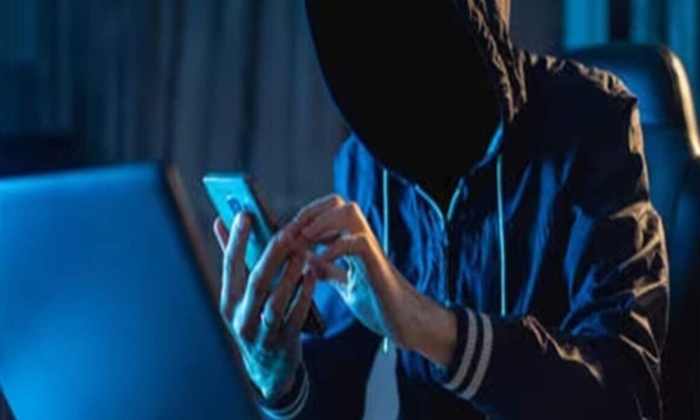 कस्टम अधिकारी बन महिला से 55 लाख ठगे, दिल्ली पुलिस ने इंटरनेशनल गिरोह का किया भंडाफोड़