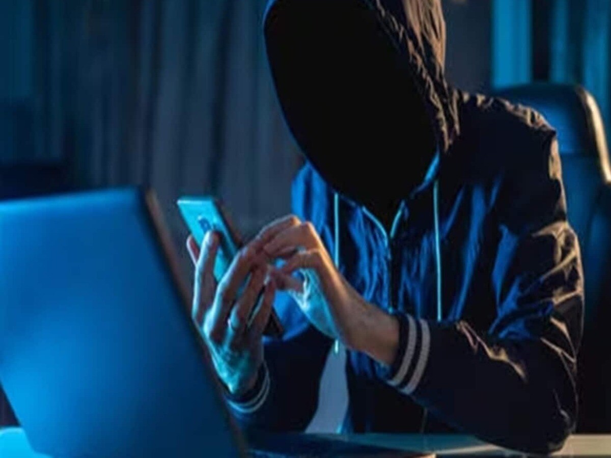 कस्टम अधिकारी बन महिला से 55 लाख ठगे, दिल्ली पुलिस ने इंटरनेशनल गिरोह का किया भंडाफोड़ कस्टम अधिकारी बन महिला से 55 लाख ठगे, दिल्ली पुलिस ने इंटरनेशनल गिरोह का किया भंडाफोड़