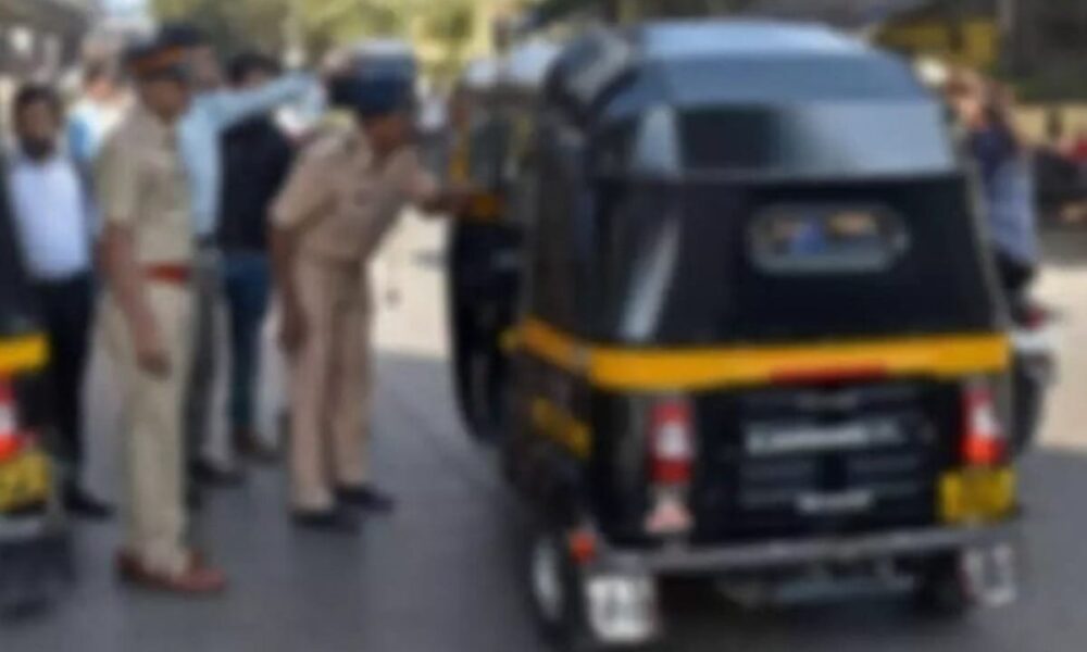 दिल्ली में ऑटो वाला सबके सामने करने लगा मास्टरबेशन, VIDEO हुआ रिकॉर्ड; गिरफ्तार