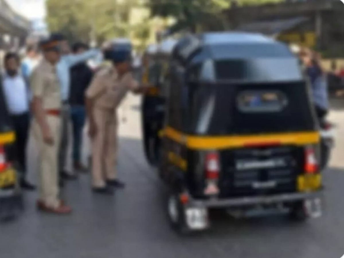 दिल्ली में ऑटो वाला सबके सामने करने लगा मास्टरबेशन, VIDEO हुआ रिकॉर्ड; गिरफ्तार दिल्ली में ऑटो वाला सबके सामने करने लगा मास्टरबेशन, VIDEO हुआ रिकॉर्ड; गिरफ्तार