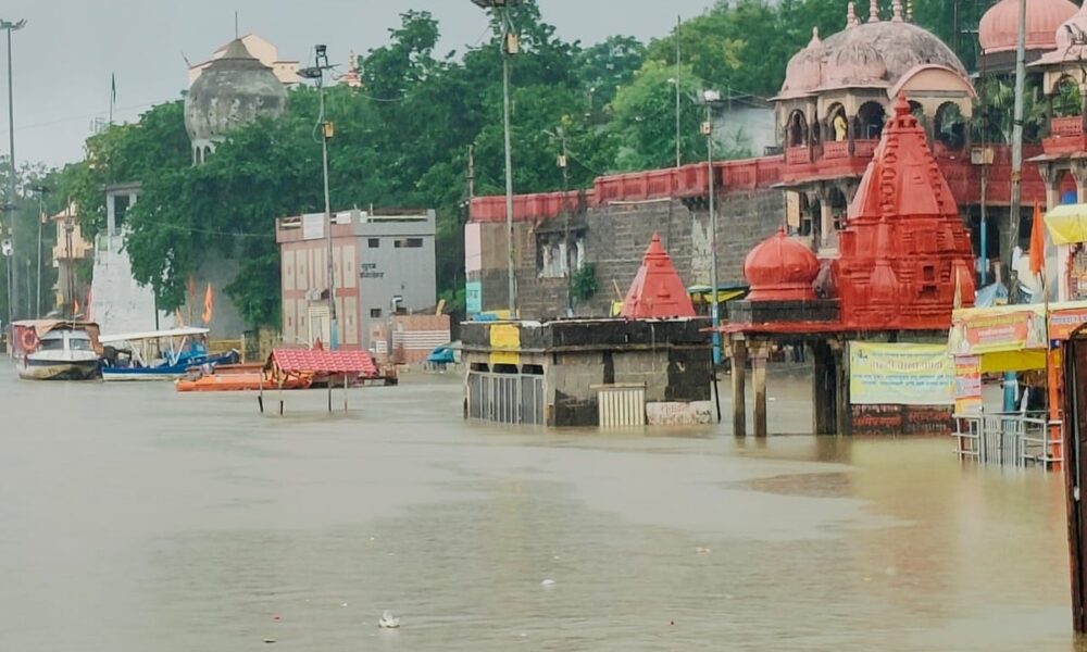 MP में फिर आसमान से बरस रही आफत, उज्जैन में पानी में डूबे मंदिर, अगले 24 घंटों के लिए अलर्ट