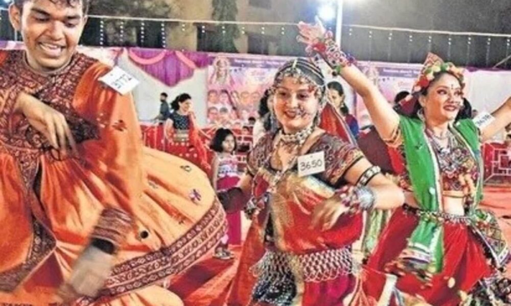 गरबा में आने वाले लोगों को पिलाएं गो-मूत्र, गैर हिन्दुओं को रोकने के लिए BJP नेता का सुझाव