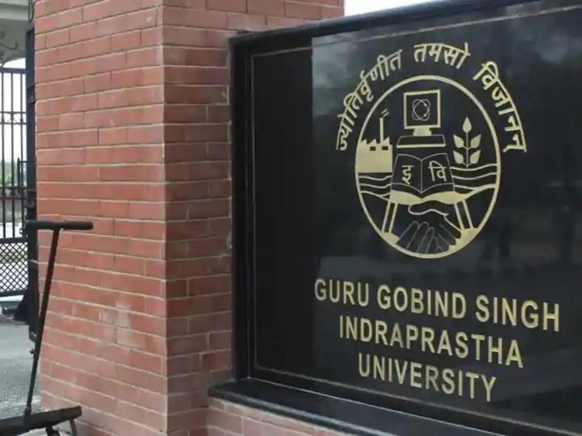 इंद्रप्रस्थ यूनिवर्सिटी में हॉस्टल से कूद स्टूडेंट ने दी जान, छात्रों का प्रदर्शन, हटाए गए वार्डन इंद्रप्रस्थ यूनिवर्सिटी में हॉस्टल से कूद स्टूडेंट ने दी जान, छात्रों का प्रदर्शन, हटाए गए वार्डन