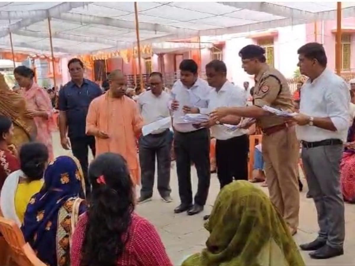 सीएम योगी ने गोरखपुर में सुनीं फरियादें, आज हरियाणा में करेंगे धुआंधार प्रचार, उत्तर प्रदेश न्यूज़ सीएम योगी ने गोरखपुर में सुनीं फरियादें, आज हरियाणा में करेंगे धुआंधार प्रचार, उत्तर प्रदेश न्यूज़