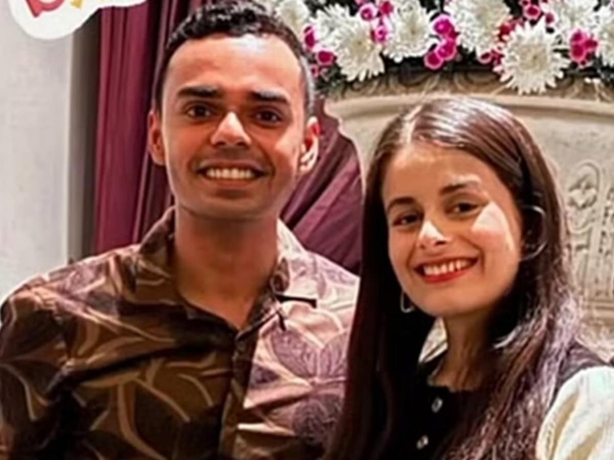 बिजनेसमैन की बेटी बनेगी शिवराज की बहू, बड़े बेटे कार्तिकेय की सगाई तय; कृषि मंत्री ने खुद दी जानकारी बिजनेसमैन की बेटी बनेगी शिवराज की बहू, बड़े बेटे कार्तिकेय की सगाई तय; कृषि मंत्री ने खुद दी जानकारी