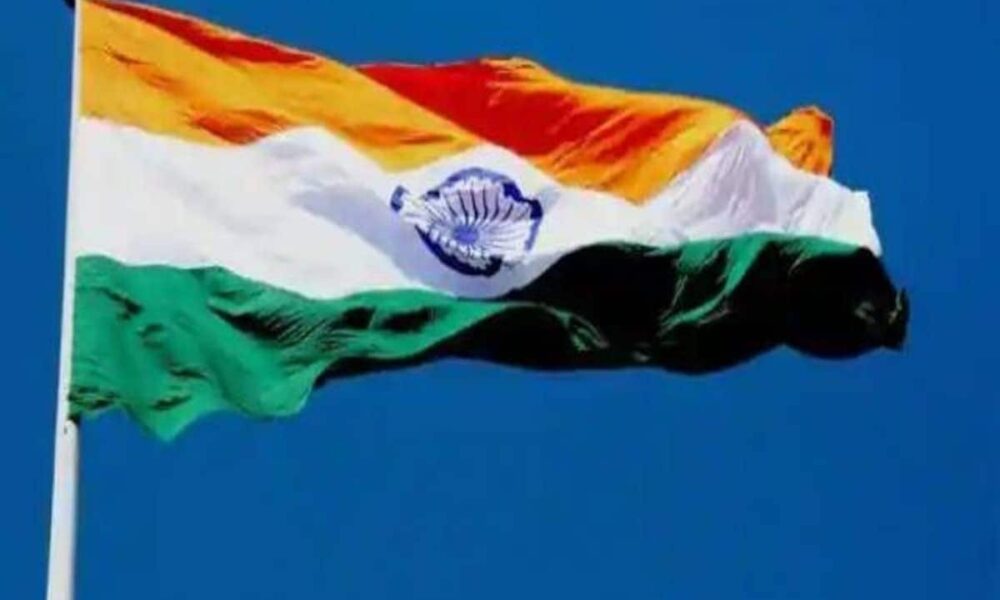 मस्जिग में लगे तिरंगे में अशोक चक्र की जगह लिखा कलमा, MP में फिर राष्ट्रध्वज का अपमान