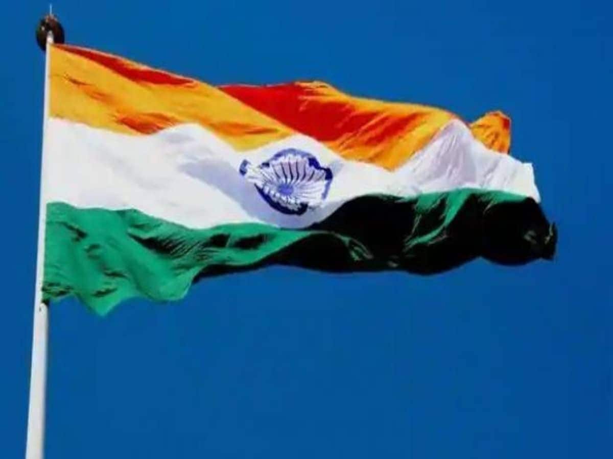 मस्जिग में लगे तिरंगे में अशोक चक्र की जगह लिखा कलमा, MP में फिर राष्ट्रध्वज का अपमान मस्जिग में लगे तिरंगे में अशोक चक्र की जगह लिखा कलमा, MP में फिर राष्ट्रध्वज का अपमान