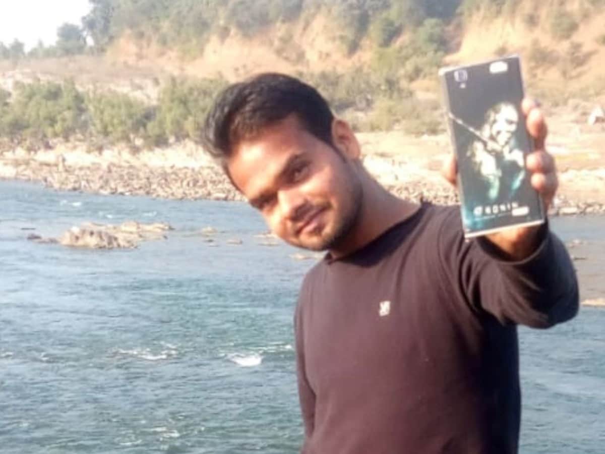 मेरा बच्चा भी छीन लिया; पत्नि-ससुराल से तंग आकर युवक ने लगाई फांसी, बेटी को गोद में लेकर बैठी रही बीवी मेरा बच्चा भी छीन लिया; पत्नि-ससुराल से तंग आकर युवक ने लगाई फांसी, बेटी को गोद में लेकर बैठी रही बीवी