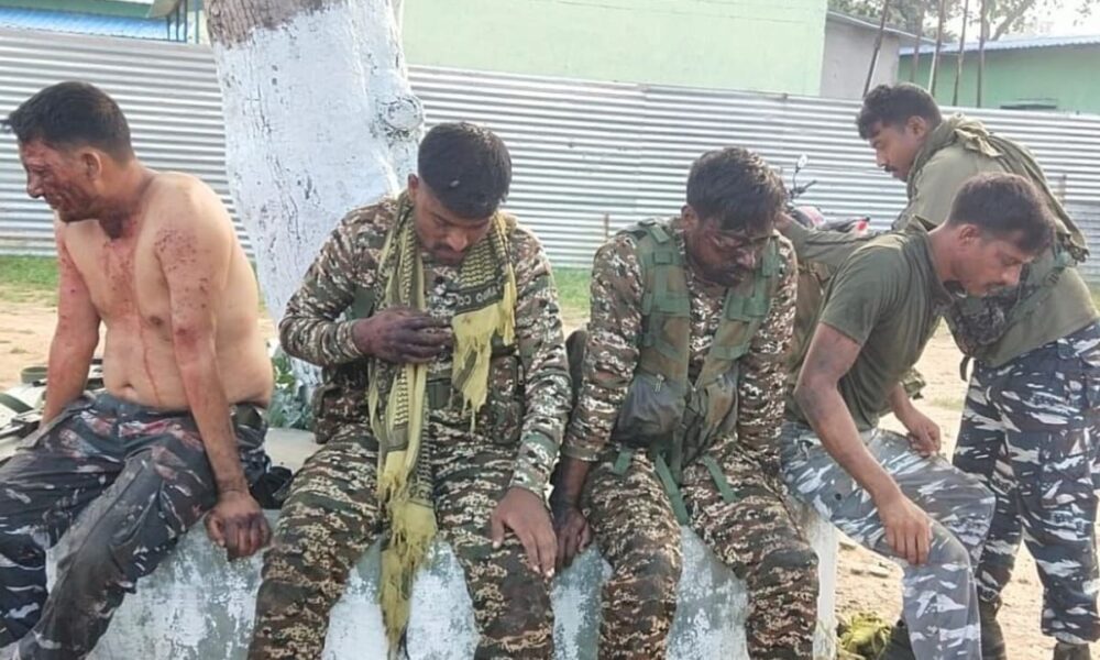 छत्तीसगढ़ में नक्सलियों की लगाई IED डिफ्यूज करने के दौरान बड़ा हादसा, CRPF के पांच जवान जख्मी