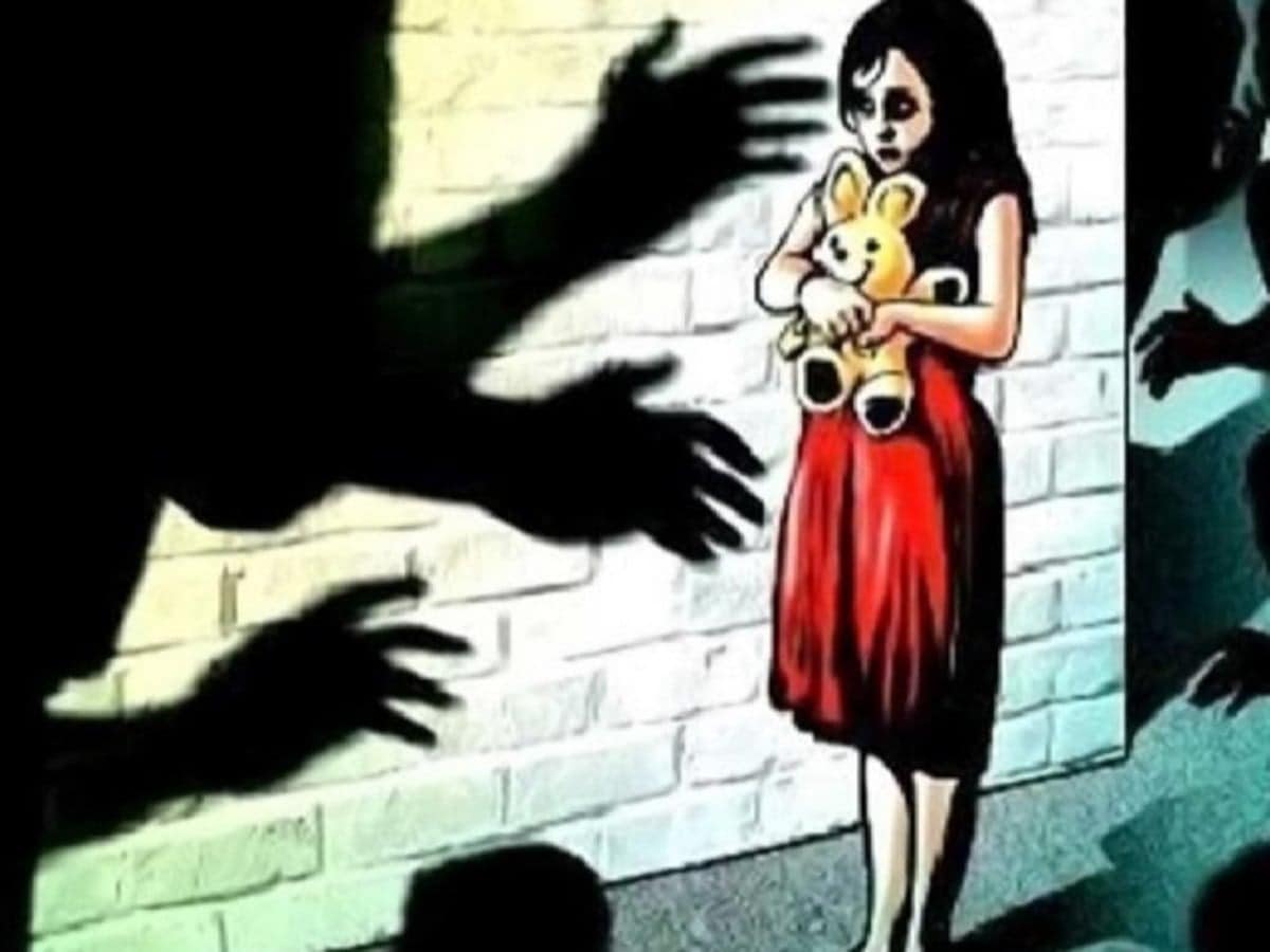 MP के स्कूल में 3 साल की बच्ची से गंदी हरकत, जमकर हंगामा MP के स्कूल में 3 साल की बच्ची से गंदी हरकत, जमकर हंगामा