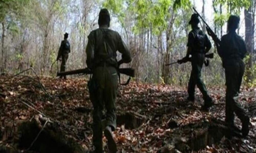 छत्तीसगढ़ में नक्सलियों की बर्बरता! 2 ग्रामीणों पेड़ से फंदा लगा कर दी हत्या
