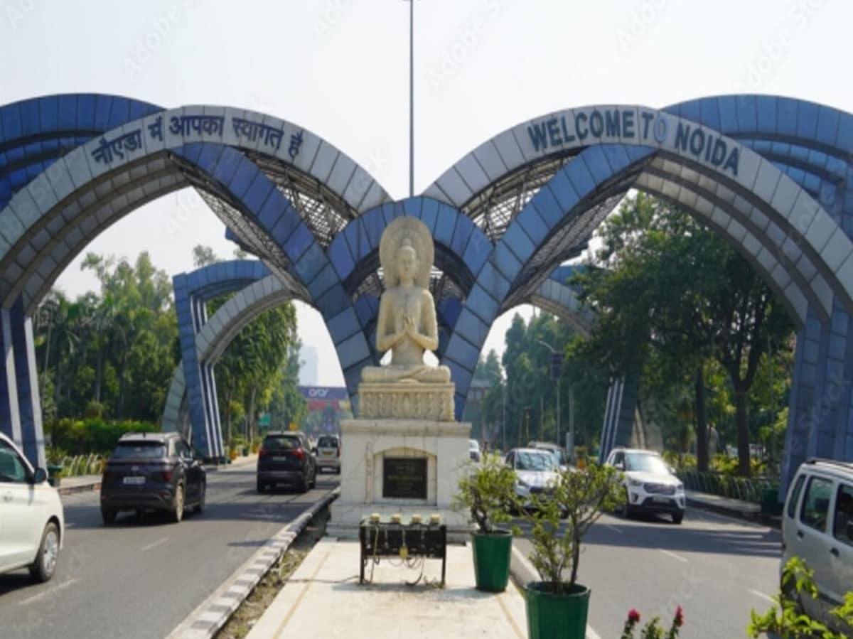 नोएडा प्राधिकरण के आरोपों में घिरे 100 से अधिक अफसरों पर लटकी कार्रवाई की तलवार नोएडा प्राधिकरण के आरोपों में घिरे 100 से अधिक अफसरों पर लटकी कार्रवाई की तलवार
