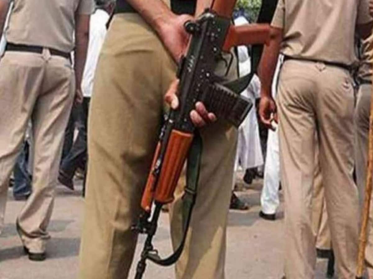 हरिद्वार ज्वेलरी शोरूम डकैती में शामिल डकैतों के साथ पुलिस का एनकाउंटर, 1 लाख का इनामी था बदमाश हरिद्वार ज्वेलरी शोरूम डकैती में शामिल डकैतों के साथ पुलिस का एनकाउंटर, 1 लाख का इनामी था बदमाश