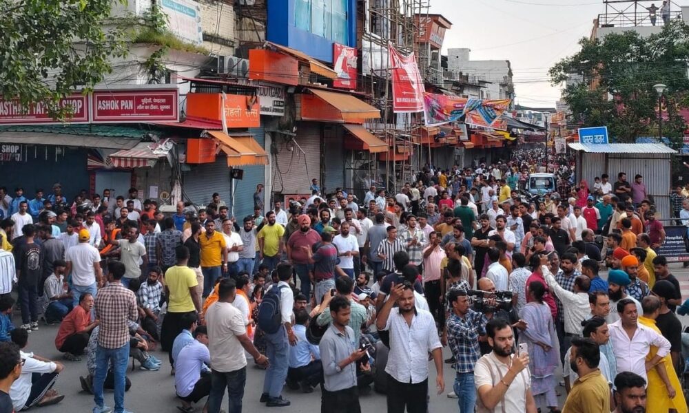 बजरंग बल के नेता की गिरफ्तारी के बाद देहरादून में उबाल, हिंदू-मुस्लिम प्रेम कहानी की इनसाइड स्टोरी; VIDEO