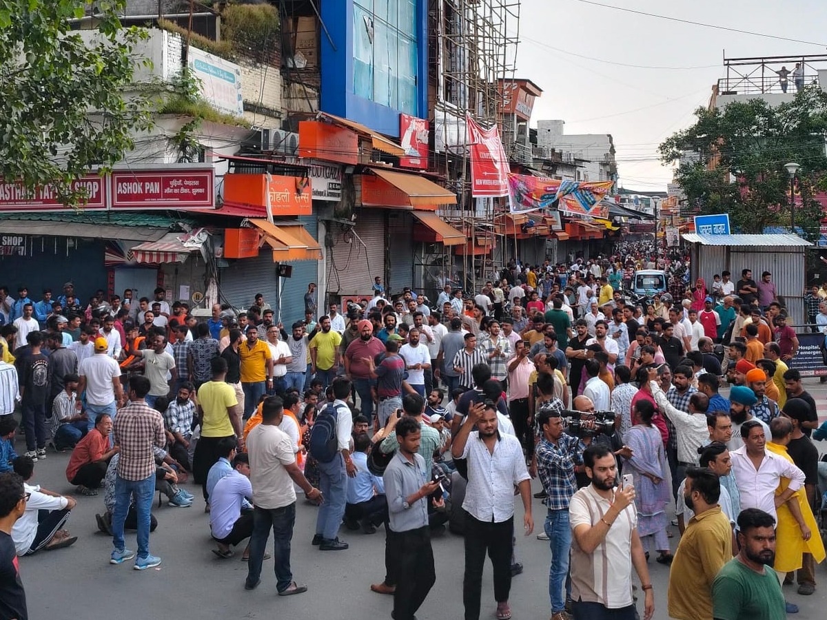 बजरंग बल के नेता की गिरफ्तारी के बाद देहरादून में उबाल, हिंदू-मुस्लिम प्रेम कहानी की इनसाइड स्टोरी; VIDEO बजरंग बल के नेता की गिरफ्तारी के बाद देहरादून में उबाल, हिंदू-मुस्लिम प्रेम कहानी की इनसाइड स्टोरी; VIDEO