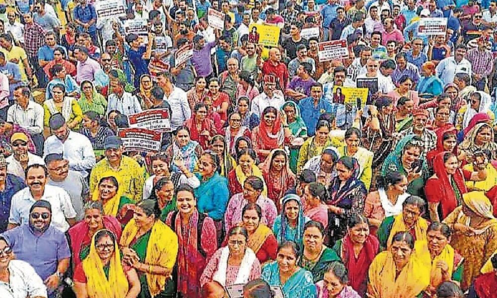 सुन लो! दिल्ली-देहरादून, हमें चाहिए भू-कानून, स्वाभिमान महारौली में सरकार को ललकारा
