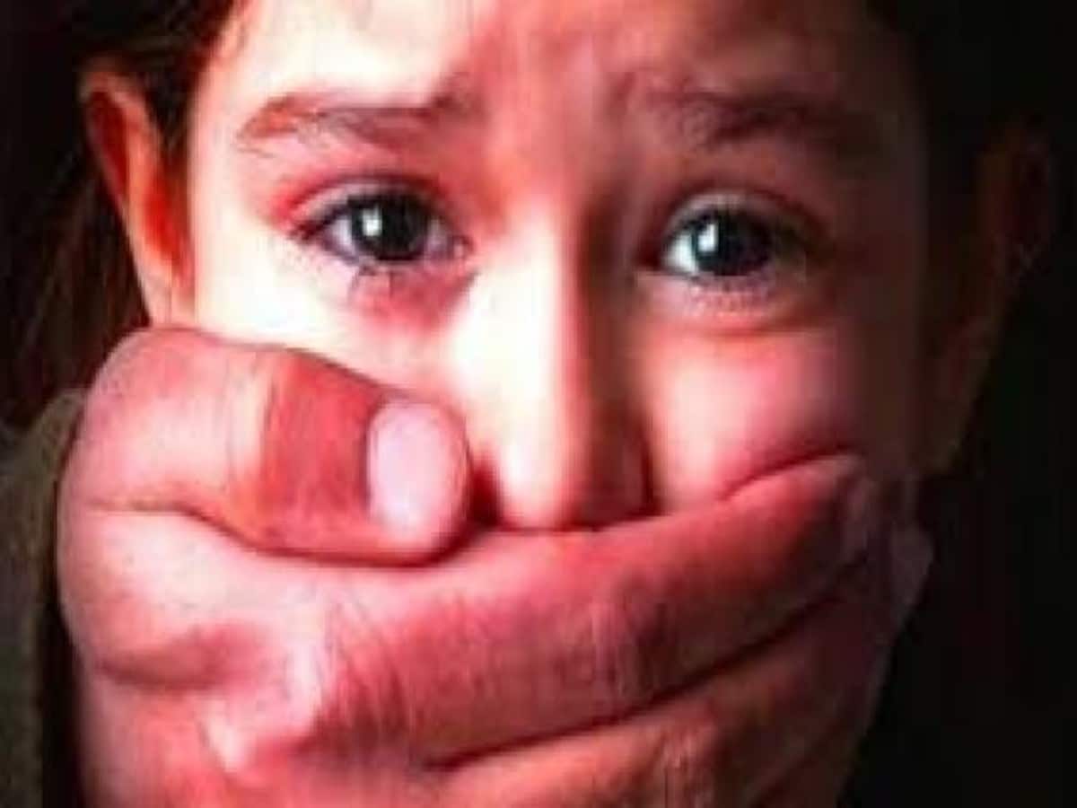 बच्ची से रेप के आरोपी ने पकड़े जाने से पहले खाया जहर, हालत नाजुक, तलाश में लगे थे ड्रोन, मध्य प्रदेश न्यूज़ बच्ची से रेप के आरोपी ने पकड़े जाने से पहले खाया जहर, हालत नाजुक, तलाश में लगे थे ड्रोन, मध्य प्रदेश न्यूज़
