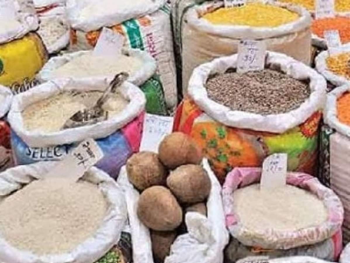 राशन 1 महीने में 25 फीसदी तक हुआ महंगा, आटा-तेल, दालों के रेट करेंगे हैरान राशन 1 महीने में 25 फीसदी तक हुआ महंगा, आटा-तेल, दालों के रेट करेंगे हैरान