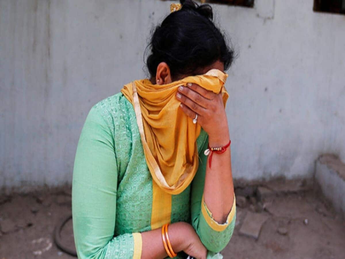 संबंध बनाने के बाद बॉयफ्रेंड ने दिया धोखा, पति और बच्चे को छोड़ आई प्रेमिका को घर से भगाया संबंध बनाने के बाद बॉयफ्रेंड ने दिया धोखा, पति और बच्चे को छोड़ आई प्रेमिका को घर से भगाया