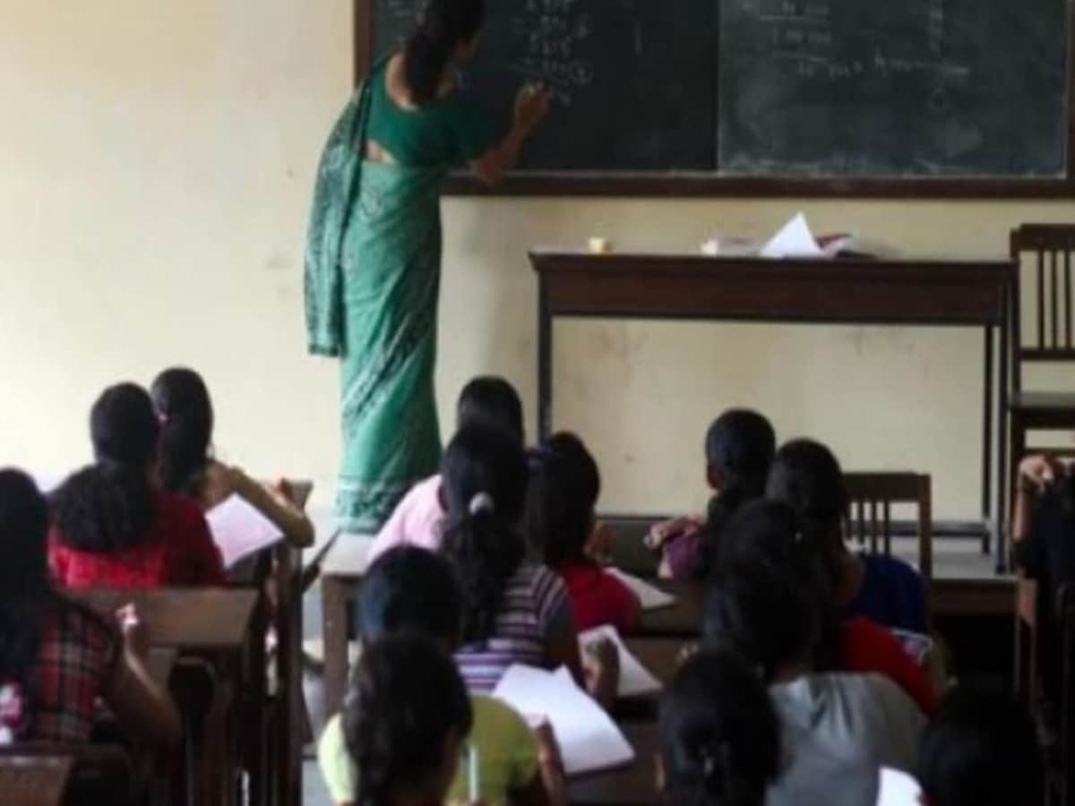 उत्तराखंड में बीमार शिक्षकों की होगी छुट्टी, तीन दिनों के भीतर रिपोर्ट पेश करने के आदेश उत्तराखंड में बीमार शिक्षकों की होगी छुट्टी, तीन दिनों के भीतर रिपोर्ट पेश करने के आदेश
