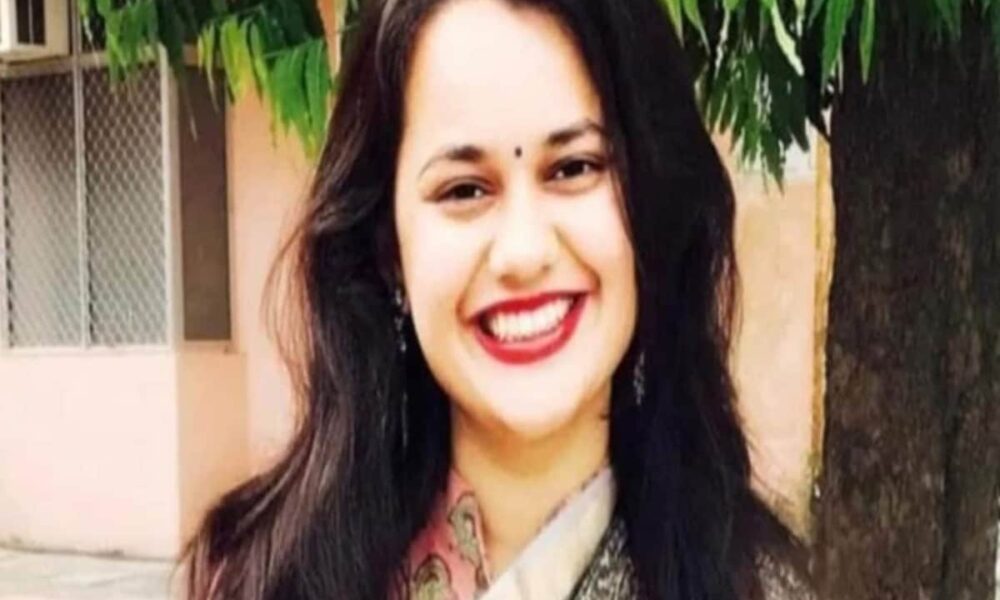 महिला सरपंच ने लूट ली महफिल, मुस्कुराईं टीना डाबी; वीडियो वायरल