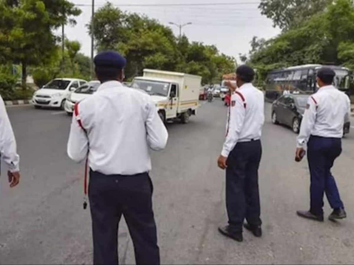 कल नोएडा या ग्रेटर नोएडा जाने का है प्लान, ट्रैफिक एडवाइजरी पढ़कर ही निकलें; इन रास्तों पर रहेगा डायवर्जन कल नोएडा या ग्रेटर नोएडा जाने का है प्लान, ट्रैफिक एडवाइजरी पढ़कर ही निकलें; इन रास्तों पर रहेगा डायवर्जन
