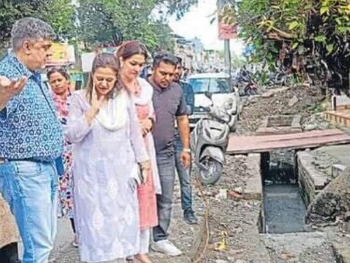 काली मंदिर के पास ही बहा दिया सीवर, प्रशासन ने मॉल और प्लाजा पर लिया ऐक्शन काली मंदिर के पास ही बहा दिया सीवर, प्रशासन ने मॉल और प्लाजा पर लिया ऐक्शन