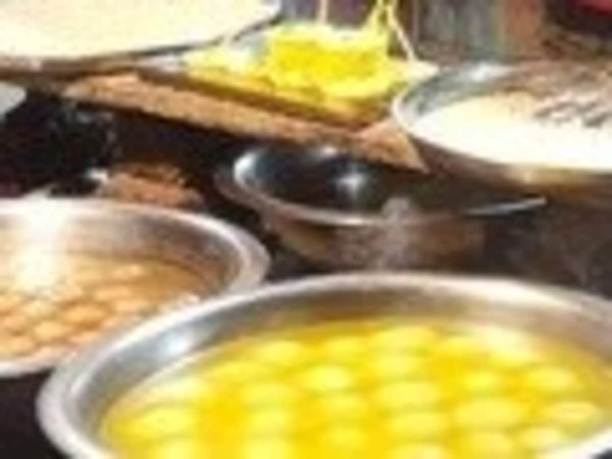 त्‍योहारों पर सेहत से खिलवाड़, होटल के किचन में मिला सौ किलोग्राम एक्‍सपायर सामान