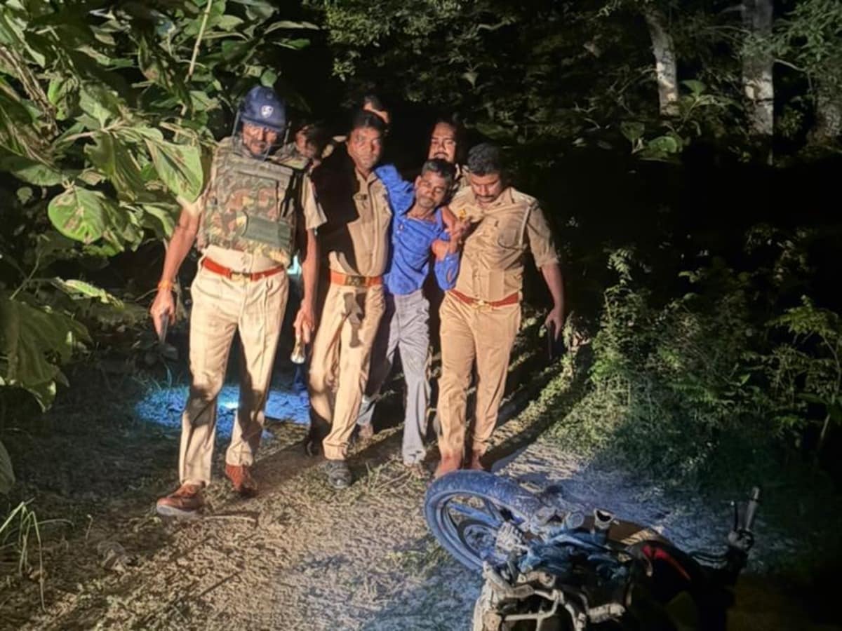 श्रावस्ती में पुलिस एनकाउंटर, 4 जिलों से वांटेड इनामी बदमाश के पैर में लगी गोली श्रावस्ती में पुलिस एनकाउंटर, 4 जिलों से वांटेड इनामी बदमाश के पैर में लगी गोली