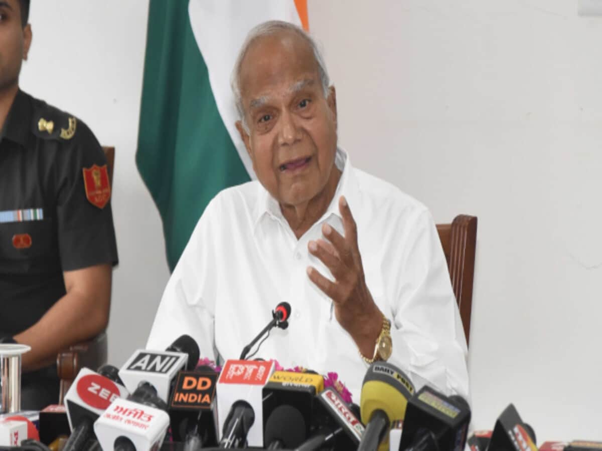 संवैधानिक प्रमुख हूं, कैसे पीछे हट जाऊं? CM भगवंत मान पर गवर्नर का पलटवार
