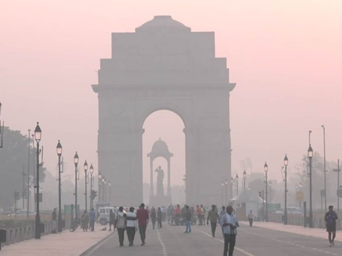 दिल्ली के आनंद विहार में प्रदूषण से आफत, AQI 450 के पार, गोपाल राय बोले- और बिगड़ेंगे हालात दिल्ली के आनंद विहार में प्रदूषण से आफत, AQI 450 के पार, गोपाल राय बोले- और बिगड़ेंगे हालात