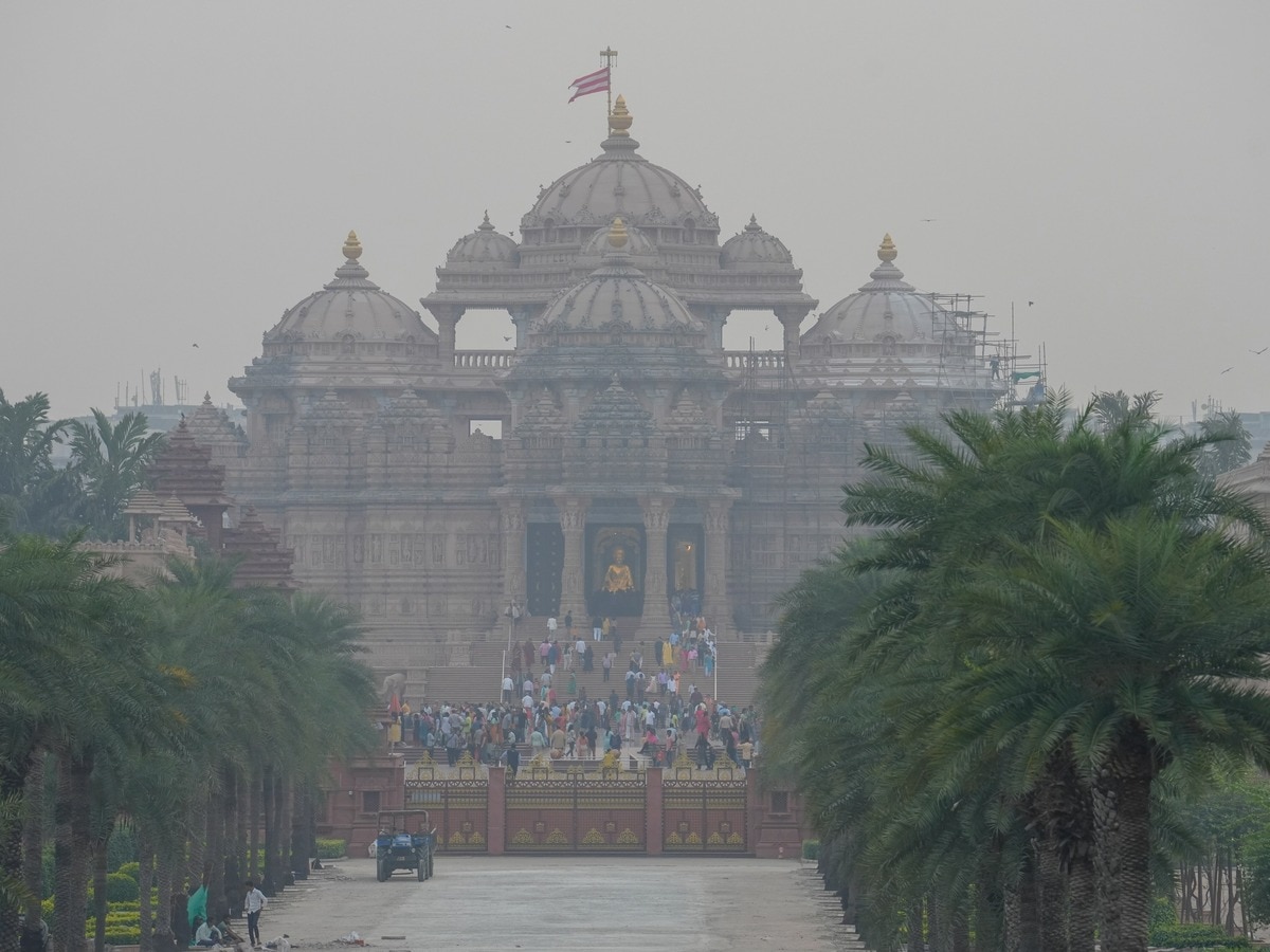 दिल्ली में बिगड़ते ही जा रहे हालात, अब 3 इलाकों में AQI 400 के पार, अगले 2 दिन अहम दिल्ली में बिगड़ते ही जा रहे हालात, अब 3 इलाकों में AQI 400 के पार, अगले 2 दिन अहम