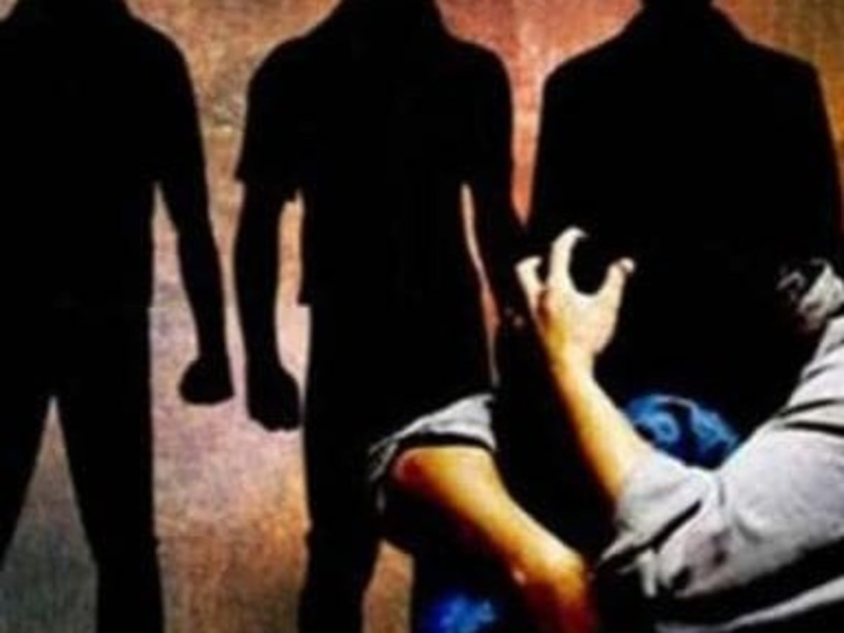 14 साल की लड़की के साथ 5 नाबालिगों की दरिंदगी, घर लौटते वक्त अगवा कर किया गैंगरेप 14 साल की लड़की के साथ 5 नाबालिगों की दरिंदगी, घर लौटते वक्त अगवा कर किया गैंगरेप