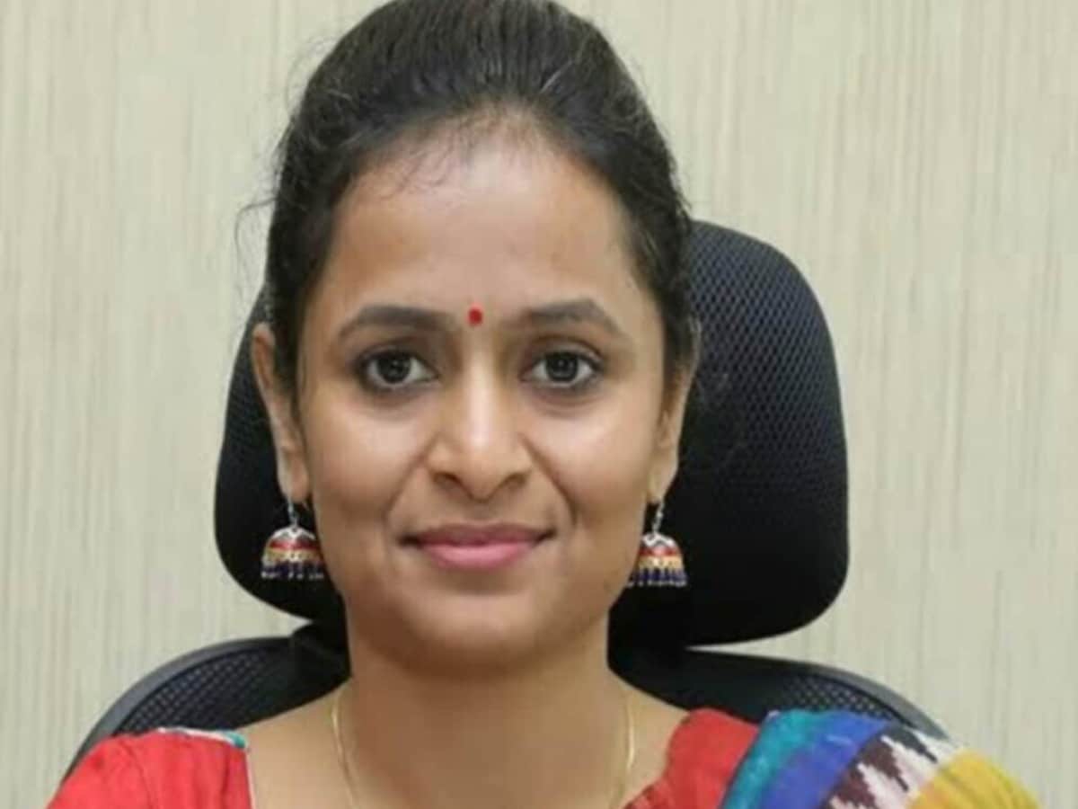 छत्तीसगढ़ के DMF घोटाले में IAS रानू साहू गिरफ्तार, तीन दिन में ED ने की दूसरी गिरफ्तारी छत्तीसगढ़ के DMF घोटाले में IAS रानू साहू गिरफ्तार, तीन दिन में ED ने की दूसरी गिरफ्तारी