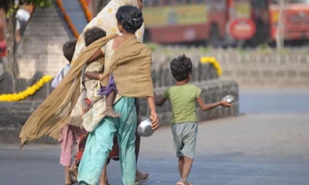 दिन में भीख मांगते, रात में होटल में आराम करते; इंदौर में पकड़ाया राजस्थान का अनोखा भिखारी गैंग