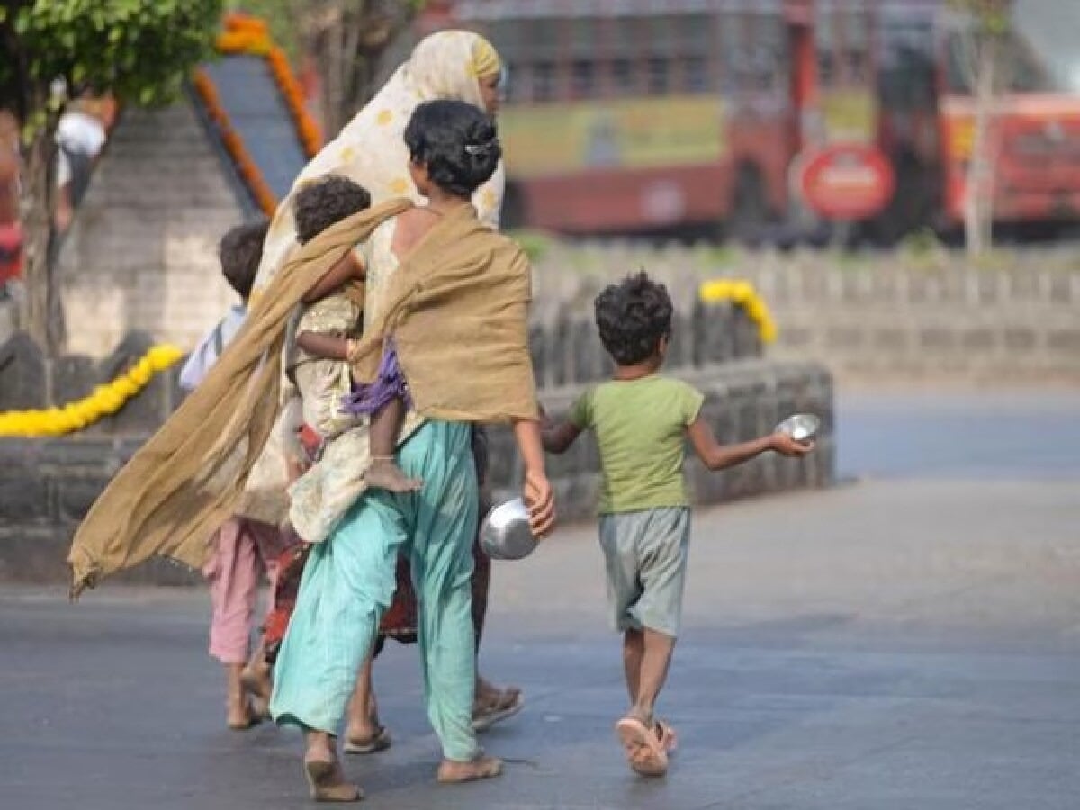 दिन में भीख मांगते, रात में होटल में आराम करते; इंदौर में पकड़ाया राजस्थान का अनोखा भिखारी गैंग दिन में भीख मांगते, रात में होटल में आराम करते; इंदौर में पकड़ाया राजस्थान का अनोखा भिखारी गैंग