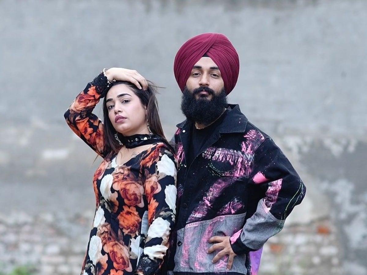कौन हैं कुल्हड़-पिज्जा कपल? जिन्हें निहंगो ने दी है धमकी, हाई कोर्ट तक को देना पड़ा सुरक्षा का आदेश कौन हैं कुल्हड़-पिज्जा कपल? जिन्हें निहंगो ने दी है धमकी, हाई कोर्ट तक को देना पड़ा सुरक्षा का आदेश