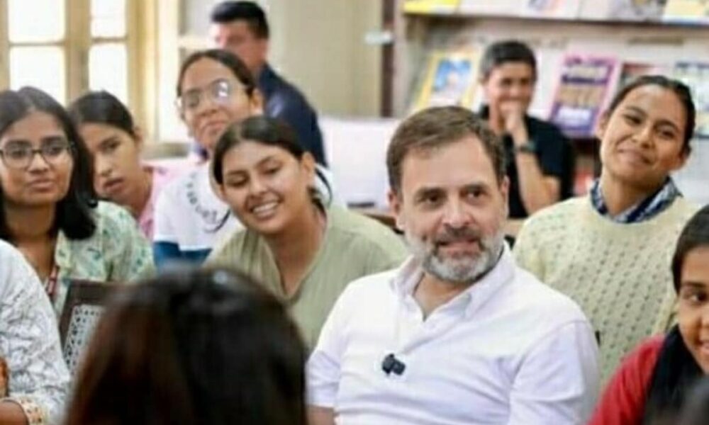 राहुल गांधी ने जयपुर में छात्राओं से किया वादा निभाया, जानिए क्या है पूरा मामला