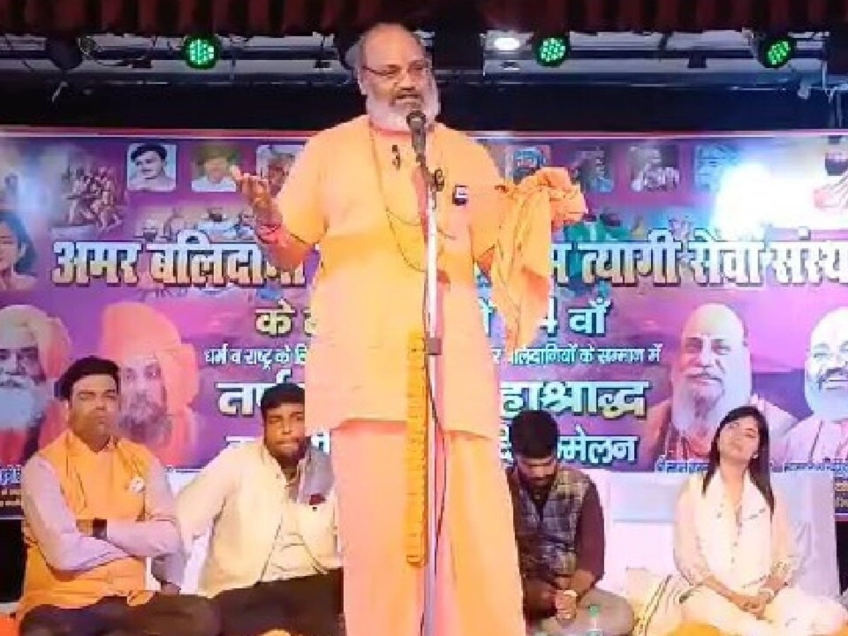 पैगंबर पर यति के बोल से तनाव, गाजियाबाद में सड़क पर उतरे मुस्लिम; डासना मंदिर के बाहर भी नारेबाजी