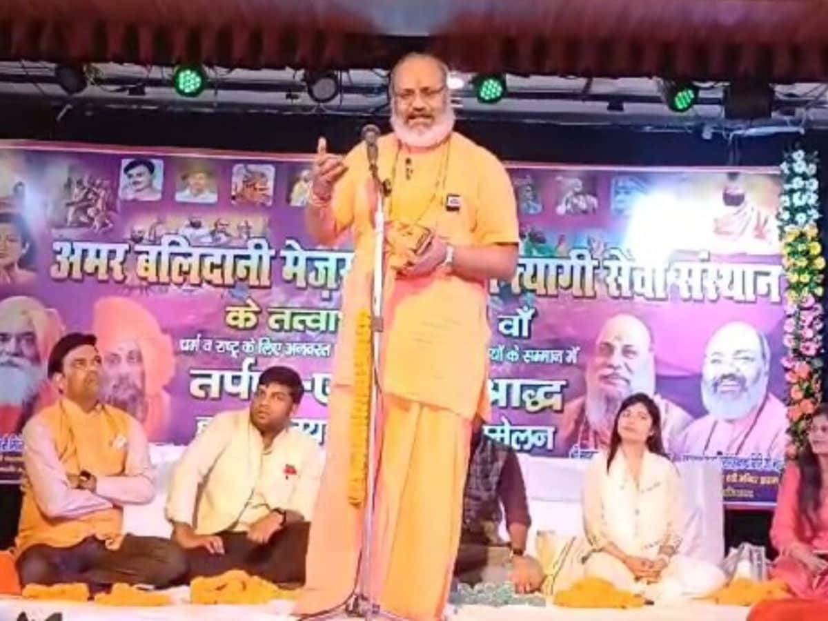 पैगंबर मोहम्मद साहब पर यति नरसिंहानंद ने की विवादित टिप्पणी, वीडियो वायरल होने के बाद FIR पैगंबर मोहम्मद साहब पर यति नरसिंहानंद ने की विवादित टिप्पणी, वीडियो वायरल होने के बाद FIR
