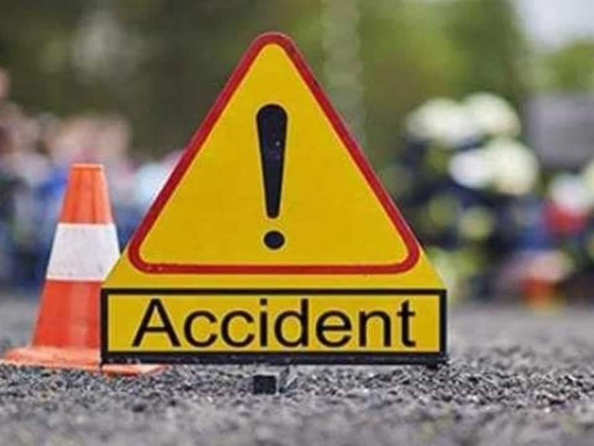 उत्तराखंड में फिर हुआ दर्दनाक सड़क हादसा, पौड़ी में पिकअप के खाई में गिरने से 3 की मौत; 4 घायल उत्तराखंड में फिर हुआ दर्दनाक सड़क हादसा, पौड़ी में पिकअप के खाई में गिरने से 3 की मौत; 4 घायल