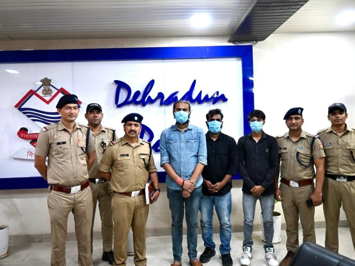 फर्जी इंटरनेशनल कॉल सेंटर से देहरादून में विदेशी नागरिकों से ठगी, फ्लाइट बुक के नाम पर खेल; 3 गिरफ्तार फर्जी इंटरनेशनल कॉल सेंटर से देहरादून में विदेशी नागरिकों से ठगी, फ्लाइट बुक के नाम पर खेल; 3 गिरफ्तार