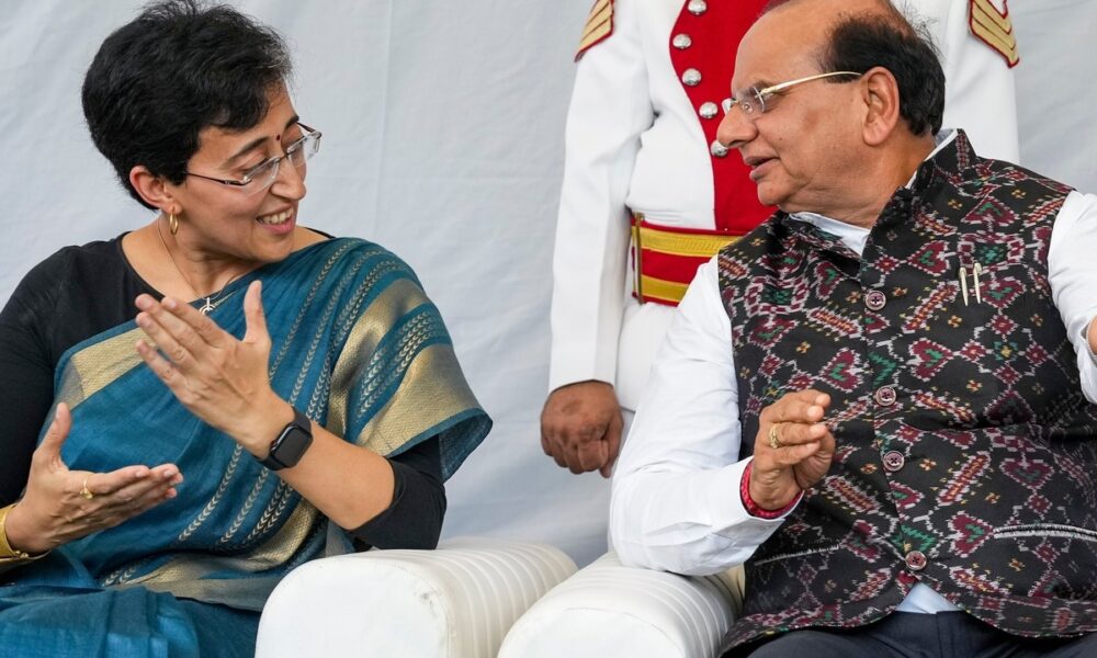 विधानसभा में रखें CAG की पेंडिंग पड़ी 12 रिपोर्ट, दिल्ली के प्रमुख लेखा अधिकारी ने CM आतिशी से कहा