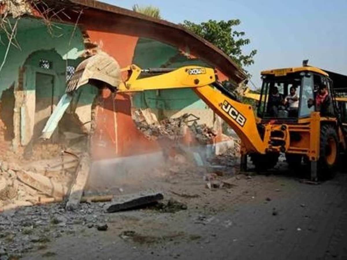 दिल्ली-NCR में गरजा प्रशासन का बुलडोजर, 150 झुग्गियां ध्वस्त; एक पूरा बाजार भी जमींदोज दिल्ली-NCR में गरजा प्रशासन का बुलडोजर, 150 झुग्गियां ध्वस्त; एक पूरा बाजार भी जमींदोज