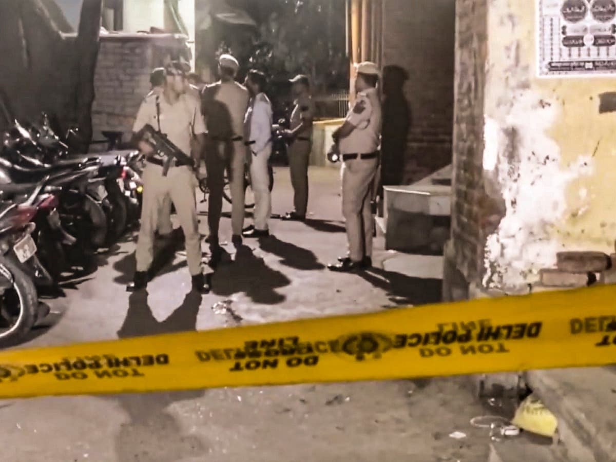 अब दिल्ली के जहांगीरपुरी इलाके में दो गुटों के बीच गोलीबारी से सनसनी, एक की मौत अब दिल्ली के जहांगीरपुरी इलाके में दो गुटों के बीच गोलीबारी से सनसनी, एक की मौत