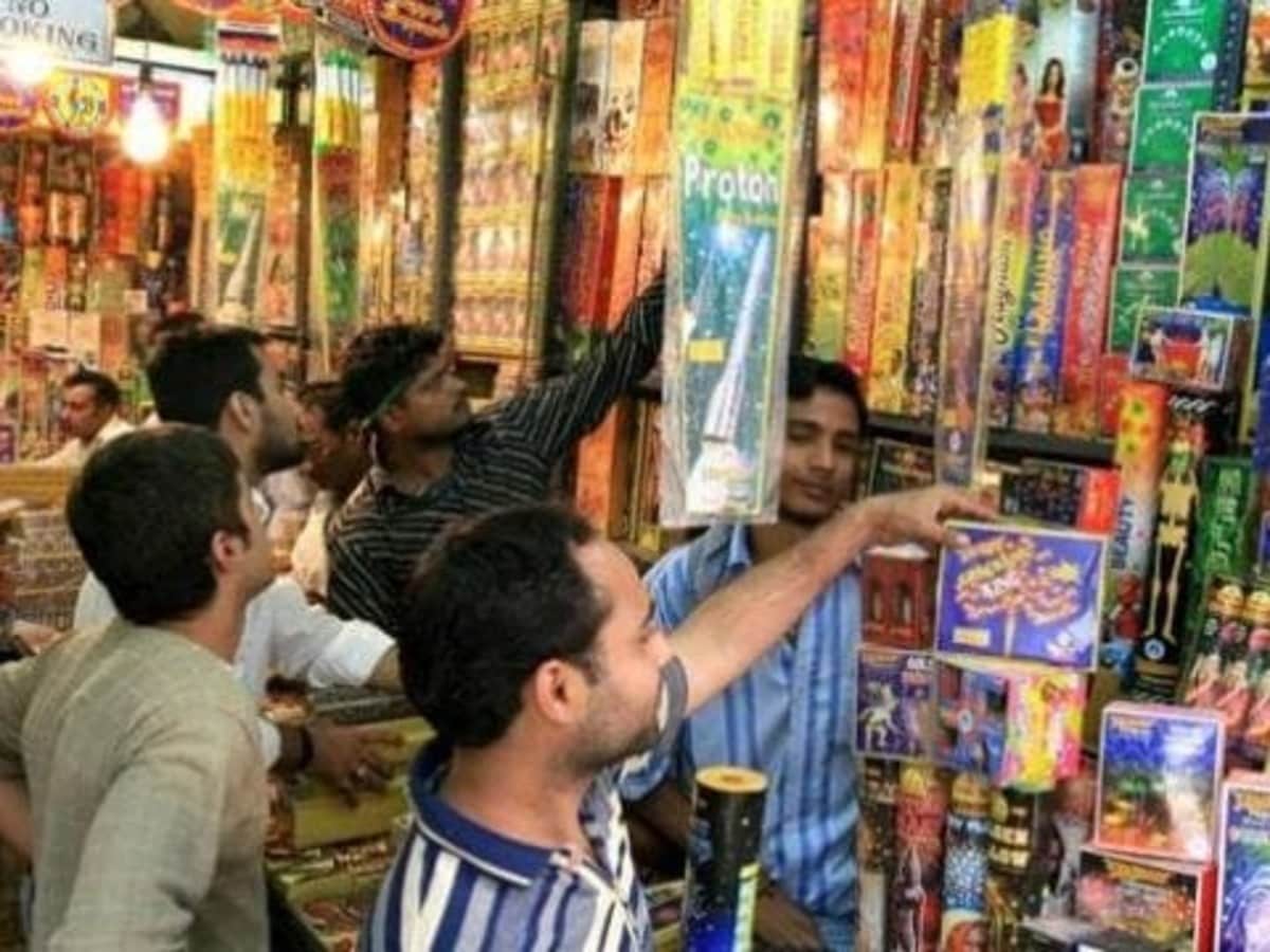 दिल्ली हाईकोर्ट- शहर में पहले से ही पलूशन अधिक, पटाखा बिक्री की अनुमती नहीं दे सकते दिल्ली हाईकोर्ट- शहर में पहले से ही पलूशन अधिक, पटाखा बिक्री की अनुमती नहीं दे सकते